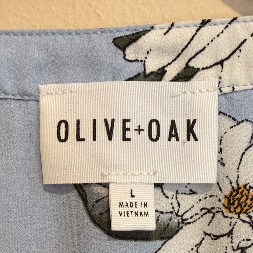 💜Olive & Oak Light Blue Floral Chic Fashionable Casual office attire Blouse - Picture 2 of 5